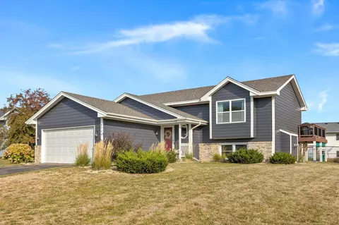 5716 Oak View Ct, Savage, MN 55378