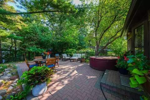2375 Bourne Ave, Saint Paul, MN 55108