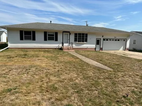 516 N 2nd St, Caledonia, MN 55921