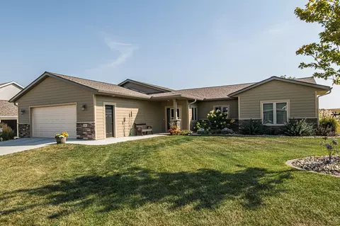 836 Grand Ridge Dr NE, Byron, MN 55920