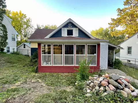 2411 S Avenue Ave E, North Saint Paul, MN 55109