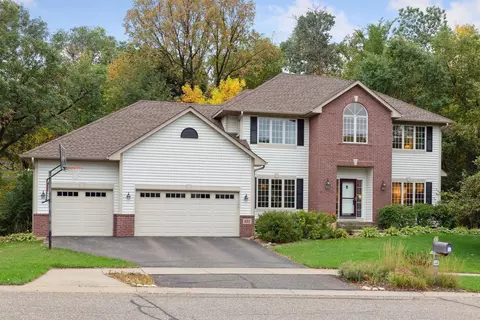 601 Knollwood Dr, Hudson, WI 54016
