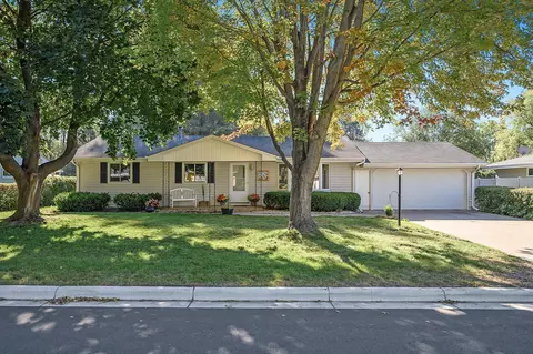3213 Canterbury Dr, Bloomington, MN 55431