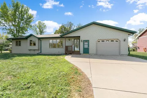230 Eagle Dr, Randall, MN 56475