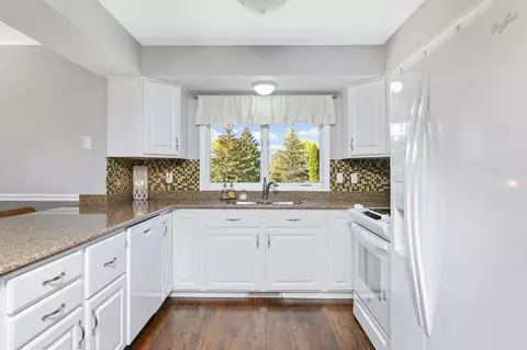 1743 Karis Way, Eagan, MN 55122 photo 9