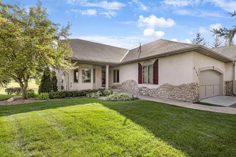 8700 Wedgemere Dr, Victoria, MN 55386