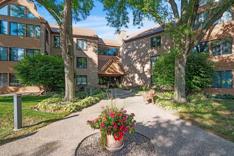 6100 Auto Club Rd #209, Bloomington, MN 55438