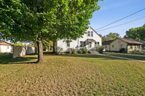 1104 8th St NW, Faribault, MN 55021