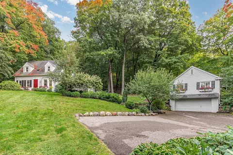 6201 Murray Hill Rd, Excelsior, MN 55331