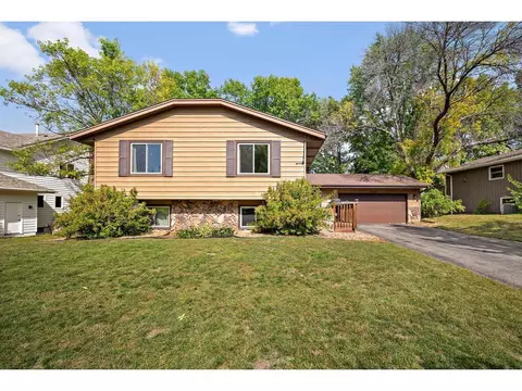 10330 Amsden Way, Eden Prairie, MN 55347