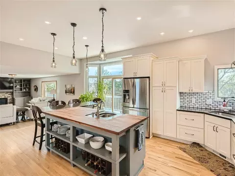 9291 Parkside Draw, Woodbury, MN 55125