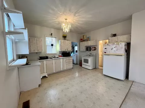 608 4th St SE, Willmar, MN 56201 photo 3