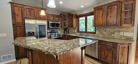 9021 W Staring Ln, Eden Prairie, MN 55347