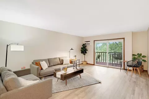 4045 Hodgson Rd #322, Shoreview, MN 55126