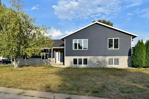 215 Benson Dr, Lewiston, MN 55952