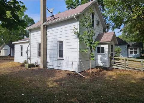 211 7th St NE, Little Falls, MN 56345