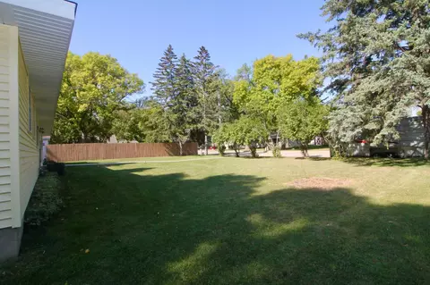 808 14th Ave SW, Willmar, MN 56201 photo 4