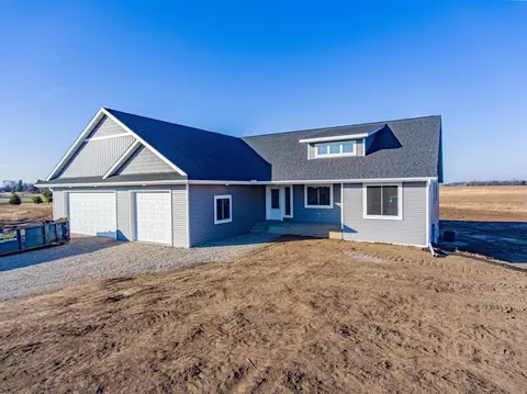 35851 Sharon Prairie Dr, Le Sueur, MN 56058