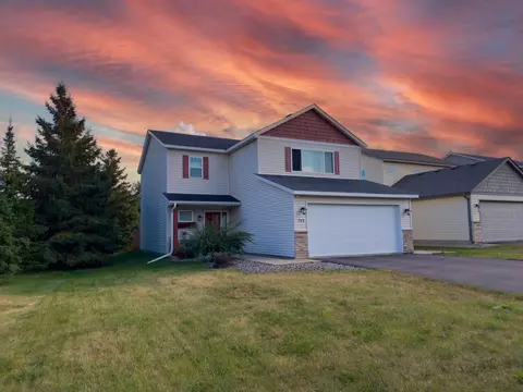 725 31st St W, Hastings, MN 55033