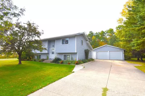 507 6th Ave SW, Warroad, MN 56763