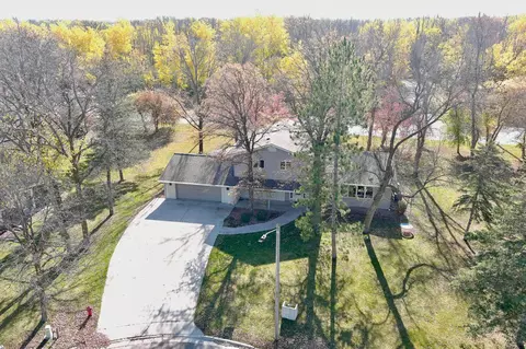 101 Kenwood Ct, Thief River Falls, MN 56701