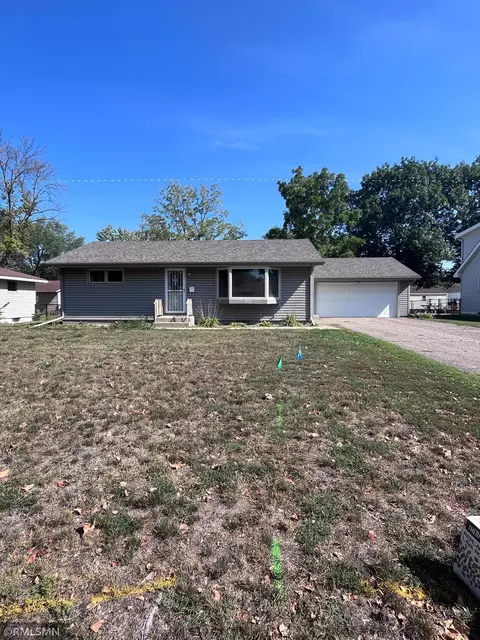 915 Pierce St S, Shakopee, MN 55379