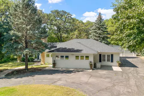 157 W Glencrest Dr, Mankato, MN 56001