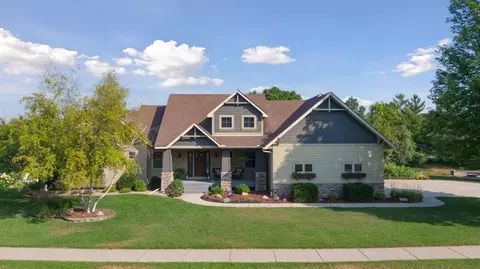 9079 Whispering Oaks Trl, Shakopee, MN 55379