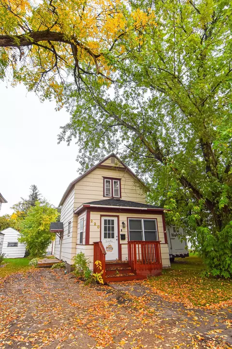 220 Conley Ave S, Thief River Falls, MN 56701