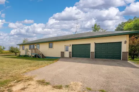 20207 245th St, Hutchinson, MN 55350