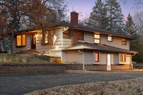 5021 Beacon Hill Rd, Minnetonka, MN 55345