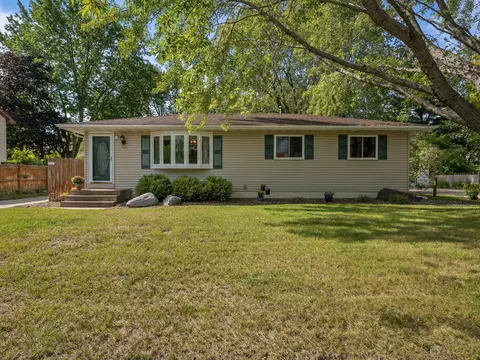 902 Blackoaks Ln, Anoka, MN 55303
