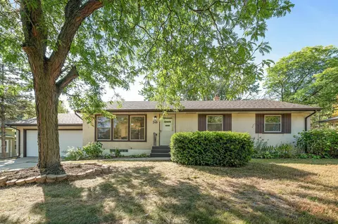 346 County Road B2 W, Roseville, MN 55113