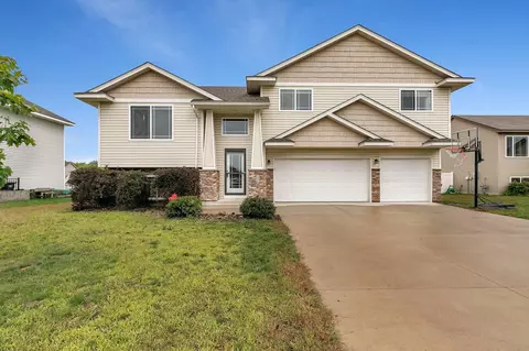 556 Knollwood St W, Annandale, MN 55302