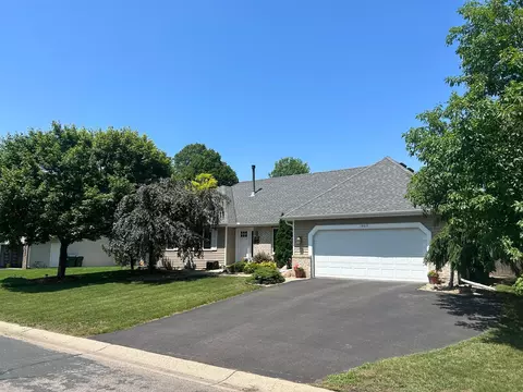 1409 Horseshoe Cir, Eagan, MN 55122 photo 2