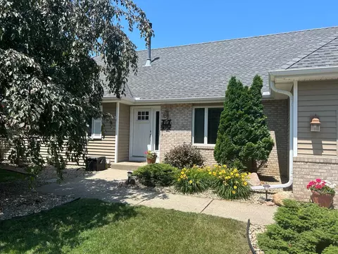 1409 Horseshoe Cir, Eagan, MN 55122