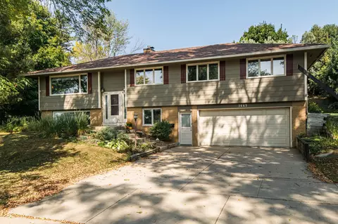 1643 Wilshire Dr NE, Rochester, MN 55906