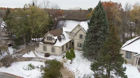 2458 Hillwood Dr E, Maplewood, MN 55119