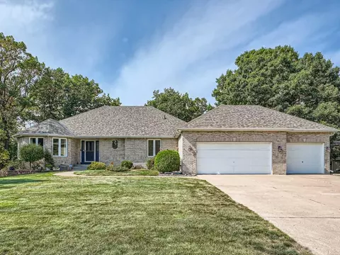 1389 Currie St N, Maplewood, MN 55119