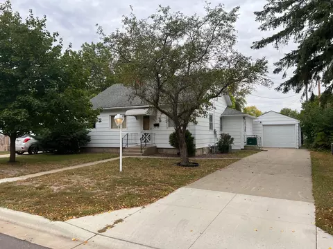 606 South St, Jackson, MN 56143