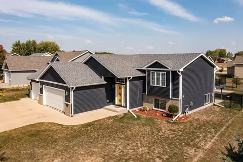504 10th Ave NE, Kasson, MN 55944