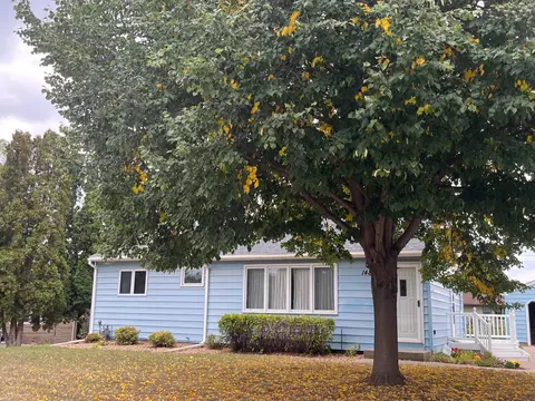 1487 Cope Ave E, Maplewood, MN 55109