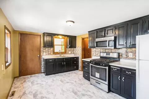 418 Willow St, Faribault, MN 55021