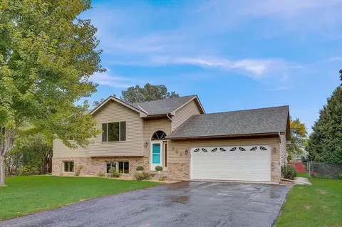 615 9th St SW, Forest Lake, MN 55025