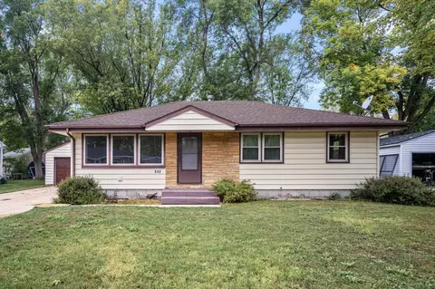 542 Locust St, Chaska, MN 55318