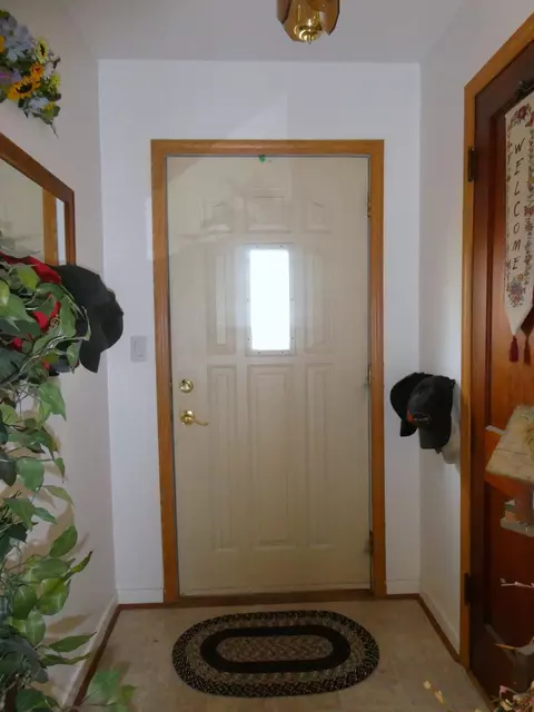 1720 Langley St, Windom, MN 56101 photo 2