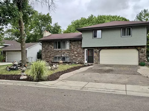 6656 Gettysburg Ave N, Brooklyn Park, MN 55428
