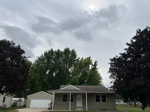 420 4th St NW, New Richland, MN 56072