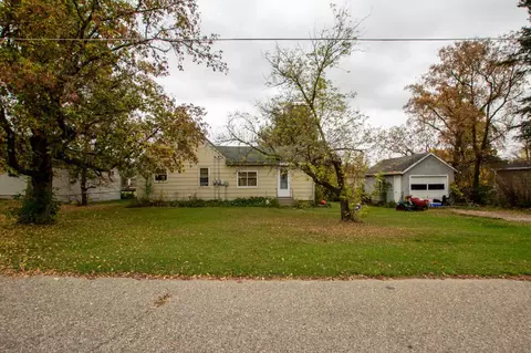 512 Labudde Ave NE, Bagley, MN 56621