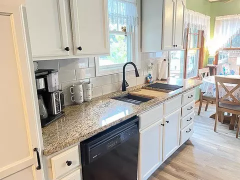 154 Dale St W, South Saint Paul, MN 55075